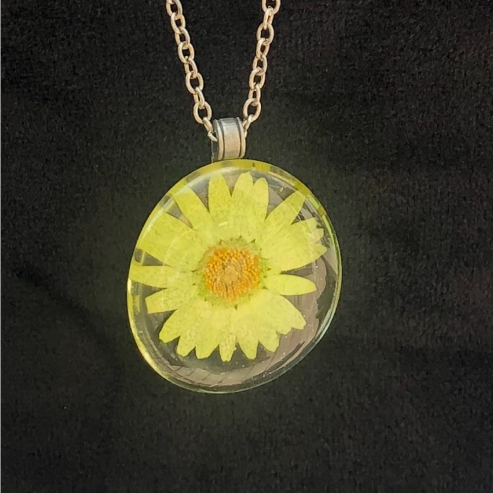 Vintage Petal Lane Green Flower Pendant Necklace